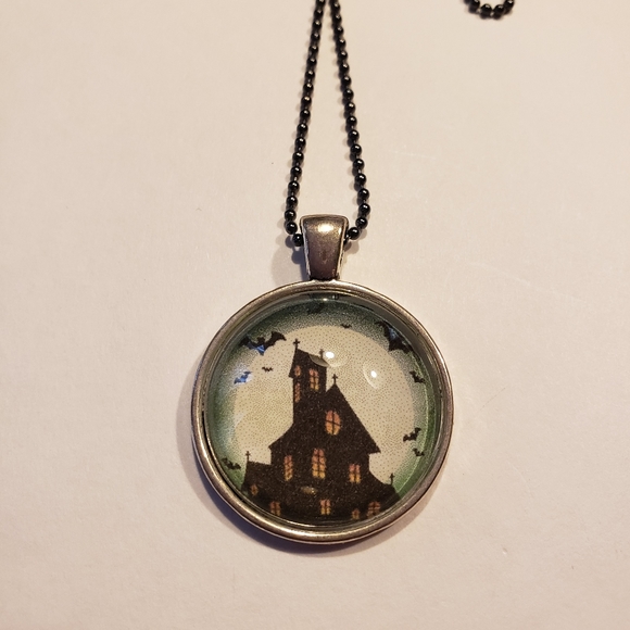 Spooky House Round Pendent. - Picture 1 of 4